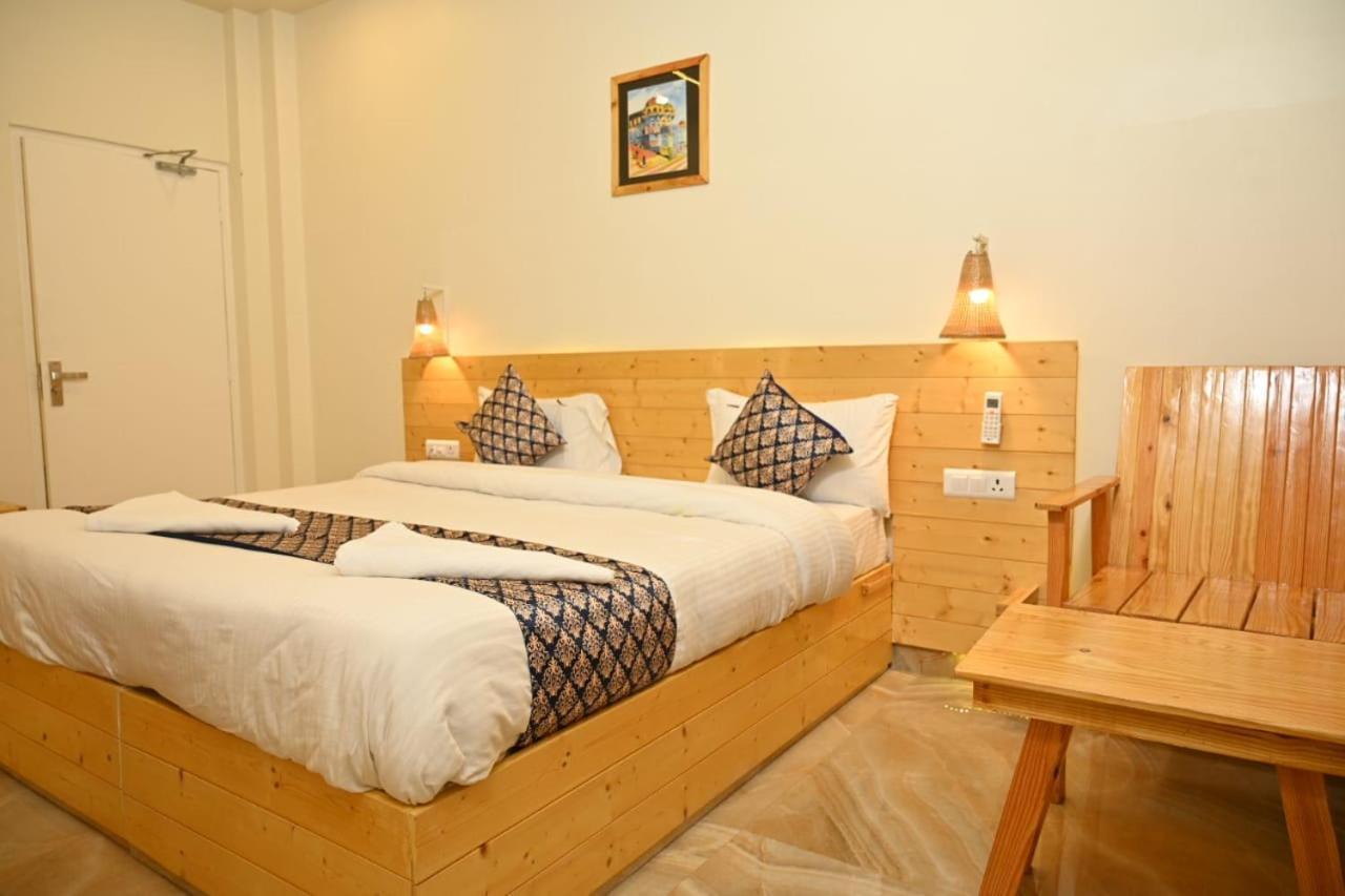 Hotel Ganga Graden Варанаси Екстериор снимка